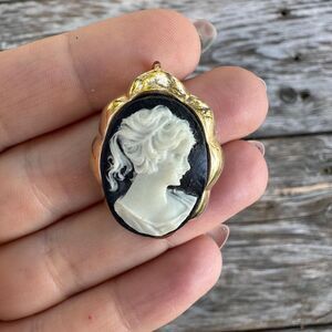 Vintage Jewelry Black Faux Cameo Brooch Pin Cameo Pendant